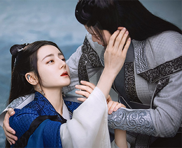 “ตี๋ลี่เร่อปา-เหรินเจียหลุน” ที่สุดของพระ-นางงานดี ในซีรีส์ “The Blue Whisper ทาสปีศาจ” บน “MONOMAX”